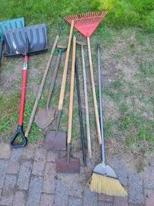 lot 130 image: Yard Warrior Lawn Care Tool Kit