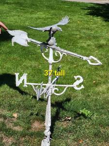 lot 29A image: Cast Aluminum Eagle Topped Weather Vane