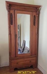 lot 6 image: Vintage Bedroom Wardrobe