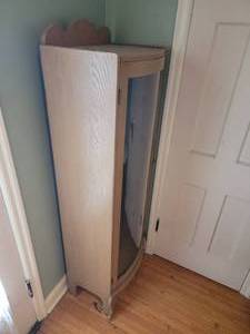 lot 17 image: Bowfront Curio Cabinet