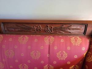 lot 124 image: American Federal Style Sofa