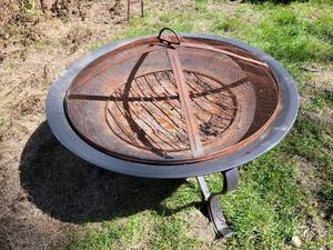 lot 128 image: Standing Bonfire Pit