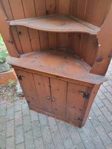 lot 141 image: Vintage Pine Corner Bookcase