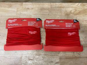 lot 14 image: MILWAUKEE Red Multi-Functional Neck Gaiters