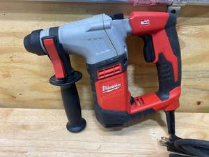 lot 35 image: MILWAUKEE Corded 58 Rotary Hammer (5263-20)