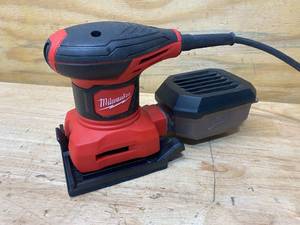 lot 37 image: MILWAUKEE 3 Amp 14 Sheet Corded Palm Sander