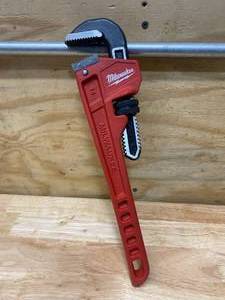 lot 62 image: MILWAUKEE 14 in. Steel Pipe Wrench