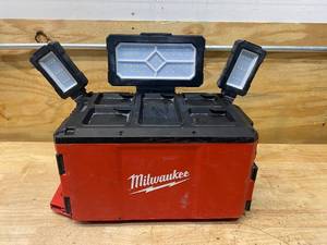 lot 70 image: MILWAUKEE M18 18-Volt Lithium-Ion Cordless PACKOUT 3000 Lumens LED Light (Tool Only)