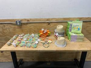 lot 72 image: Lot of Easter Related Items
