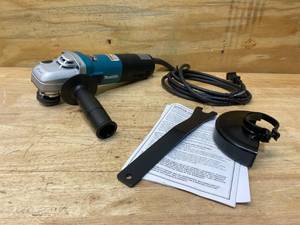 lot 74 image: MAKITA 13-Amp 6 in. Cut-OffAngle Grinder