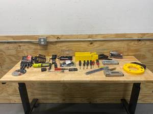 lot 83 image: Lot of Miscellaneous ToolsWork Items