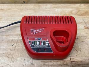 lot 82 image: MILWAUKEE M12 12-Volt Lithium-Ion Battery Charger