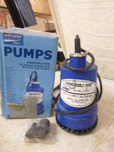 lot 29 image: Northern Tools Submersible Pump
