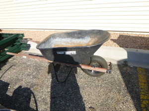 lot 50 image: True Temper Wheelbarrow
