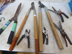 lot 63 image: Pruners and Snips