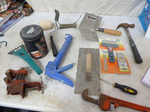 lot 65 image: Garage Items