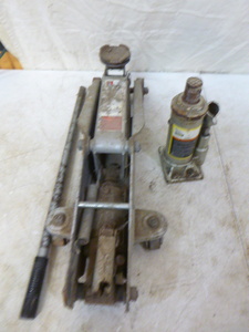 lot 82 image: 2 Jacks