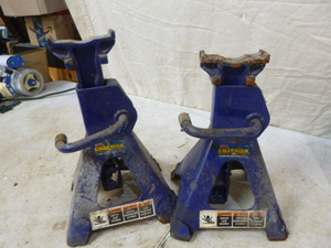 lot 86 image: 2 Guardian Jack Stands