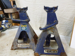 lot 87 image: 2 Guardian Jack Stands