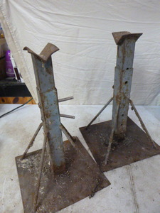 lot 88 image: 2 Jack Stands