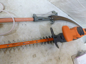 lot 95 image: 2 Trimmers