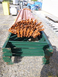 lot 4 image: Pallet Racking