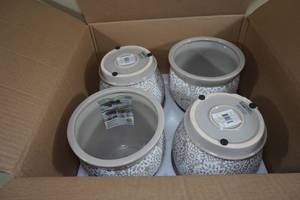 lot 106 image: NEW Southern Patio 7 Ceramic Farrah Planters - 4 Pack