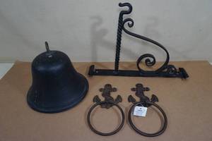 lot 119 image: Vintage Farm Dinner Bell with Wall Bracket