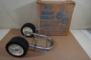 lot 132 image: Garelick Eez-In Boat Dolly