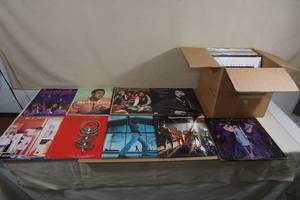 lot 192 image: Assorted Records - Toto, Billy Joel, Guess Who