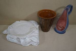 lot 196 image: Red Wing Vase and Candle Holder, Fish Plates Made in Portugal