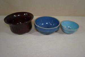 lot 197 image: Stoneware Bowls - Roseville, Red Wing, McCoy