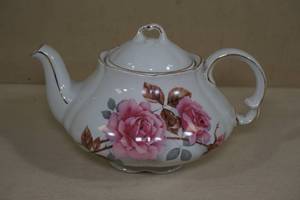 lot 199 image: Vintage Ellgreave Ironstone English Handpainted Tea Pot