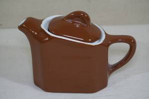 lot 200 image: Vintage Hall Brown Tea Pot