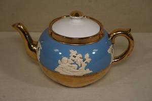 lot 201 image: Mid Century Modern Gibsons China Jasperware Teapot with Gold Gilt