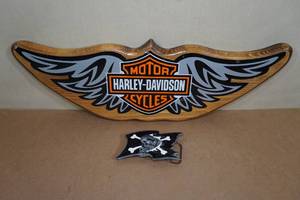 lot 206 image: Harley Davidson Wood Wall Sign with a Belt Buckle