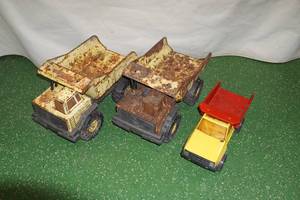 lot 213 image: Vintage Tonka Pressed Steel Dump Trucks