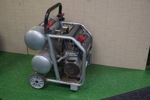 lot 239 image: BROKEN Husky 4.5 Gallon Twin Tank Air Compressor