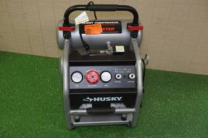 lot 240 image: Husky 4.5 Gallon 175 PSI Twin Tank Air Compressor