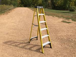 lot 53 image: Husky 6 Fiberglass Folding Ladder