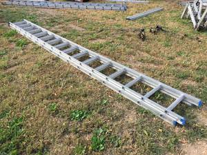 lot 61 image: Werner 24ft Aluminum Extension Ladder