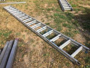 lot 62 image: Werner 24ft Aluminum Extension Ladder
