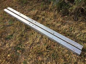 lot 65 image: Pair Qual-Craft 6 Pump Jack Pole Connectors