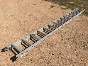 lot 95 image: Werner 32 Aluminum Extension Ladder