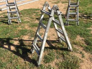 lot 109 image: Cosco Aluminum Folding Extension Ladder