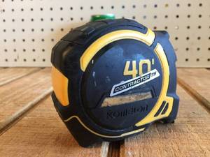 lot 40 image: Komelon 40 Contractor Tape Measure