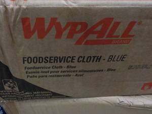 lot 81 image: Case of 200 WypAll Food Service Clo...