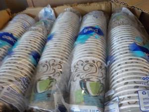 lot 156 image: Case of 500 - 12 oz Perfect Touch I...