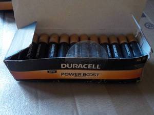 lot 181 image: Box of 36 Duracell Double AA Batter...