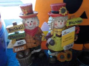 lot 191 image: Halloween Dcor...